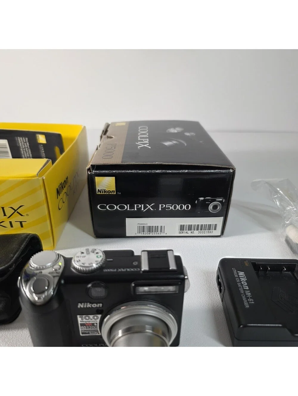 Nikon COOLPIX P5000 10MP Black Compact Camera 3.5x Zoom w/ Box Manual & Softcase